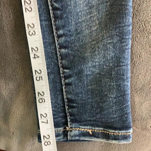 Like New! WallFlower jeggings. - Picture 4 of 11